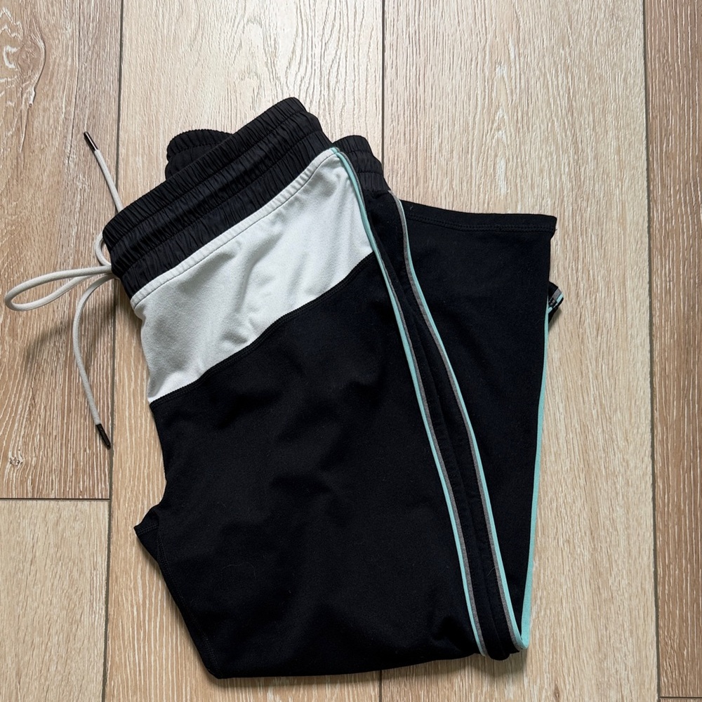 Fabletics Black and White Leggings